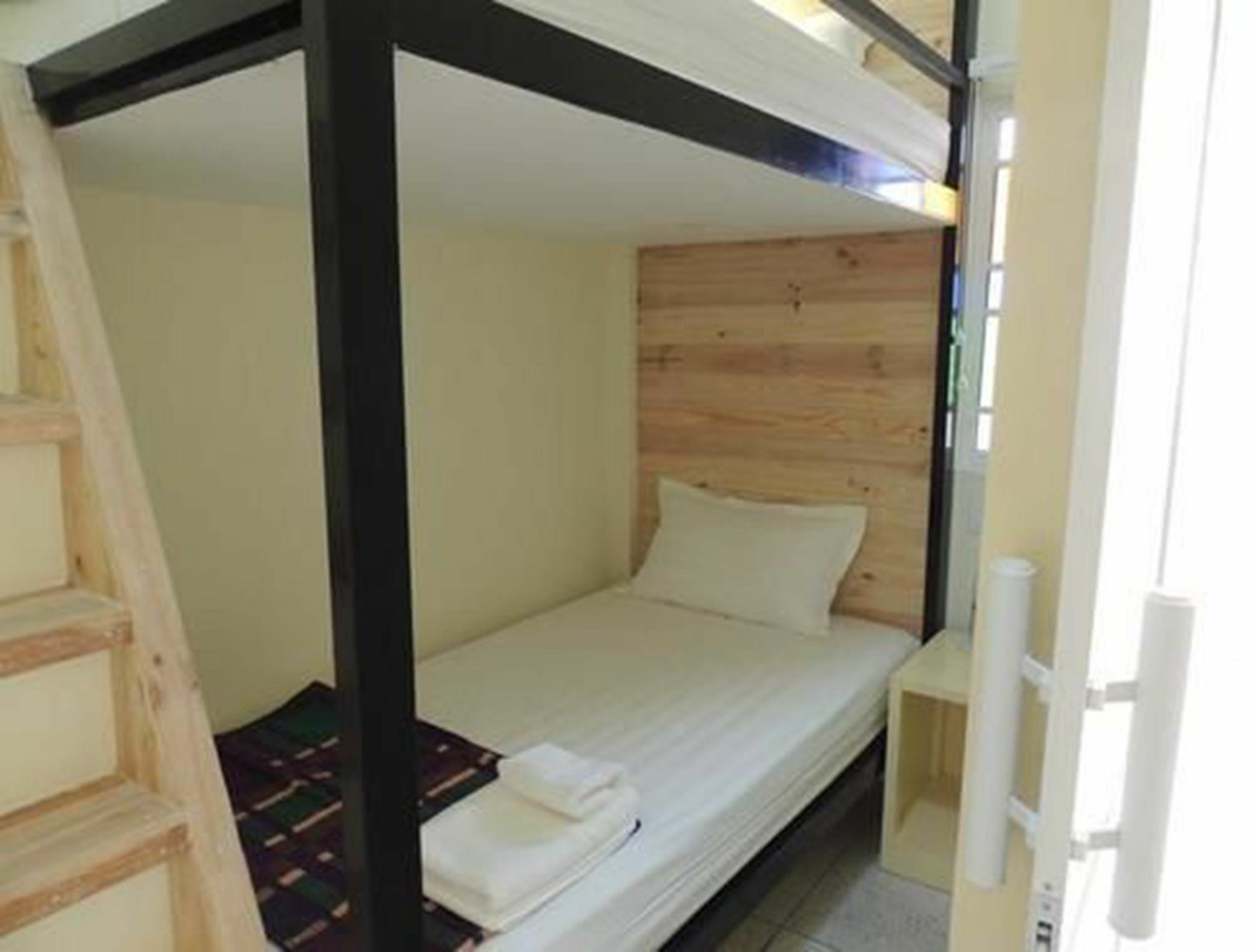 Lotus Bed & Breakfast Янгон Экстерьер фото