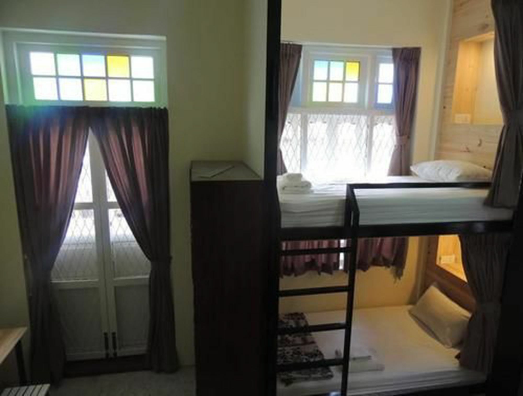 Lotus Bed & Breakfast Янгон Экстерьер фото